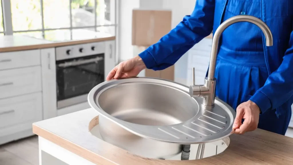 Warum ein professioneller Handwerker beim spüle einbauen handwerker unverzichtbar ist