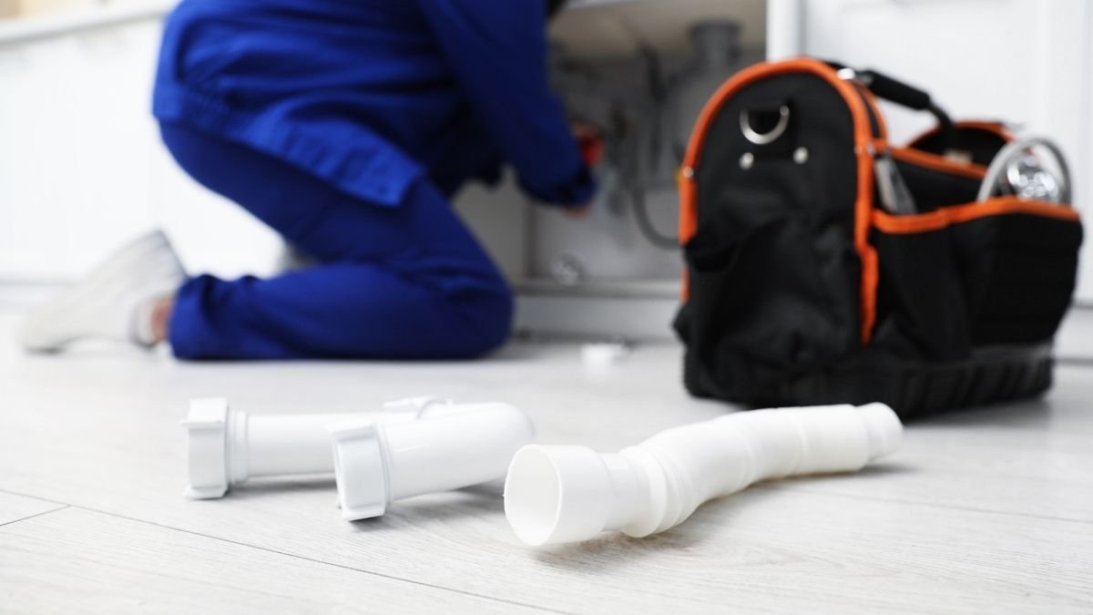 Anfahrt und Einsatz vor Ort in Burgdorf: Kellerzugang, Revisionsschächte, Park- und Arbeitsfläche